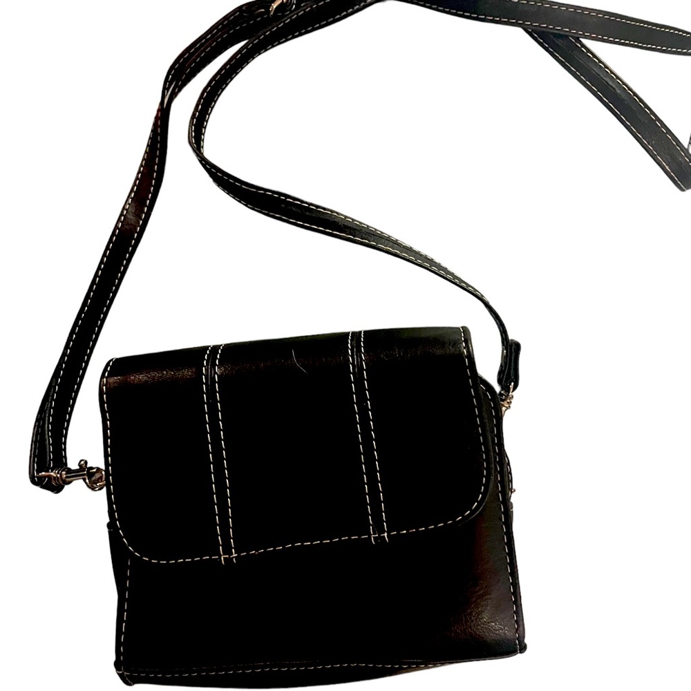 Targus Crossbody Wallet/Pocket Bag Zipper and Snap Closure for added security.